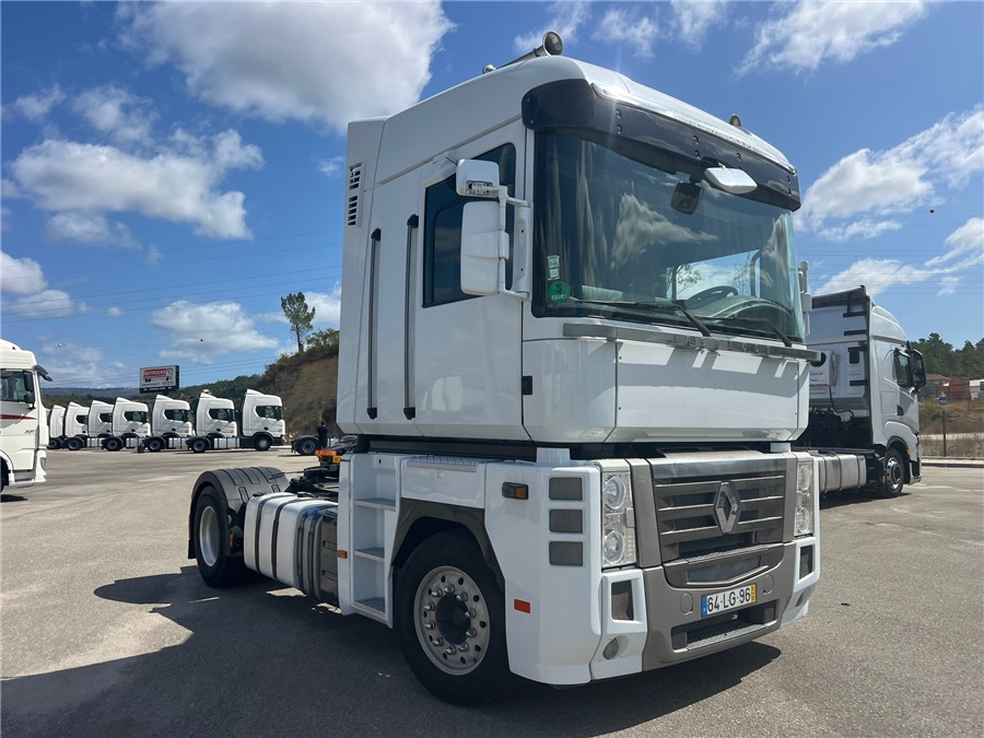 Renault AE 440 - Vetopöytäauto: kuva Renault AE 440 - Vetopöytäauto Renault AE 440 - Vetopöytäauto: kuva Renault AE 440 - Vetopöytäauto