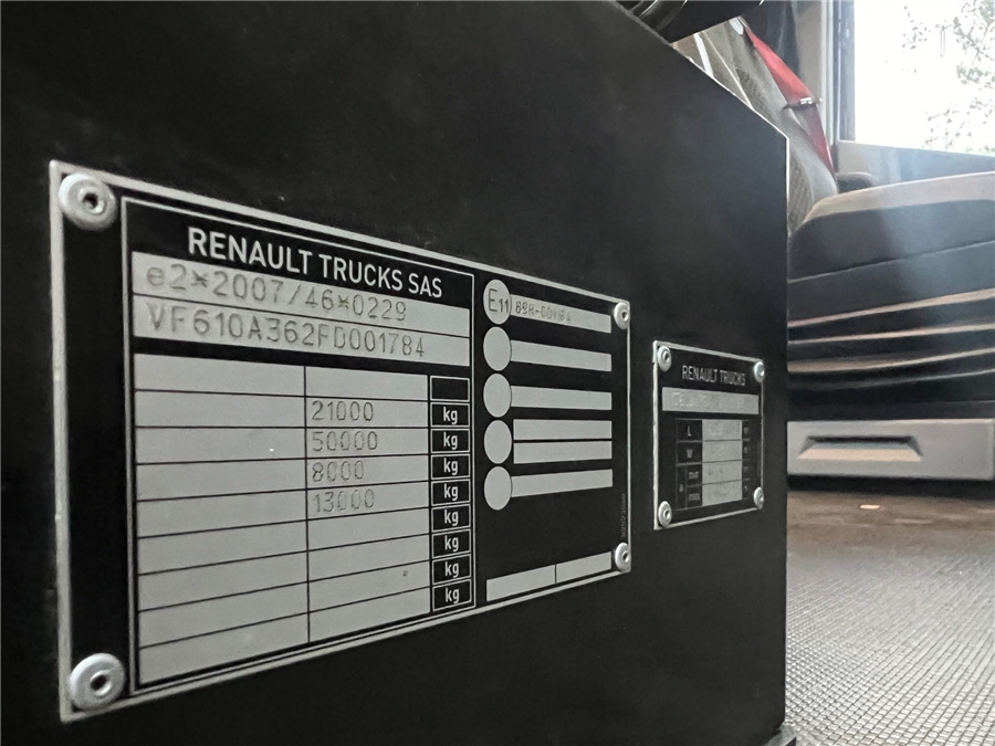 Vetopöytäauto Renault T 520 HIGHCAB: kuva Vetopöytäauto Renault T 520 HIGHCAB Vetopöytäauto Renault T 520 HIGHCAB: kuva Vetopöytäauto Renault T 520 HIGHCAB