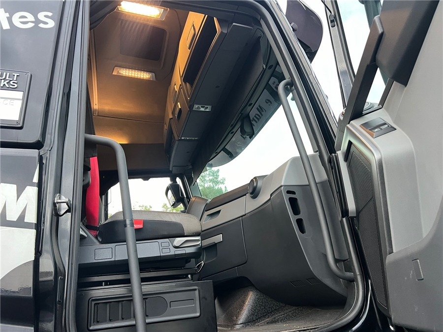 Vetopöytäauto Renault T 520 HIGHCAB: kuva Vetopöytäauto Renault T 520 HIGHCAB Vetopöytäauto Renault T 520 HIGHCAB: kuva Vetopöytäauto Renault T 520 HIGHCAB