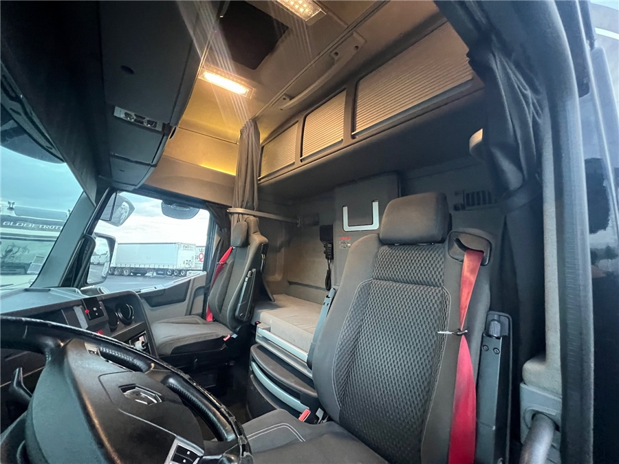 Vetopöytäauto Renault T 520 HIGHCAB: kuva Vetopöytäauto Renault T 520 HIGHCAB Vetopöytäauto Renault T 520 HIGHCAB: kuva Vetopöytäauto Renault T 520 HIGHCAB