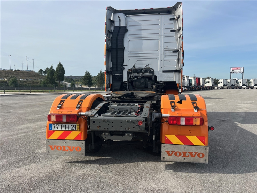Volvo FH 16 - Vetopöytäauto: kuva Volvo FH 16 - Vetopöytäauto Volvo FH 16 - Vetopöytäauto: kuva Volvo FH 16 - Vetopöytäauto