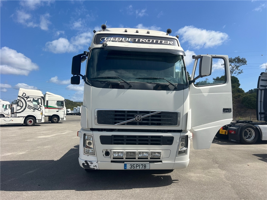 Volvo FH12-37 - Vetopöytäauto: kuva Volvo FH12-37 - Vetopöytäauto Volvo FH12-37 - Vetopöytäauto: kuva Volvo FH12-37 - Vetopöytäauto