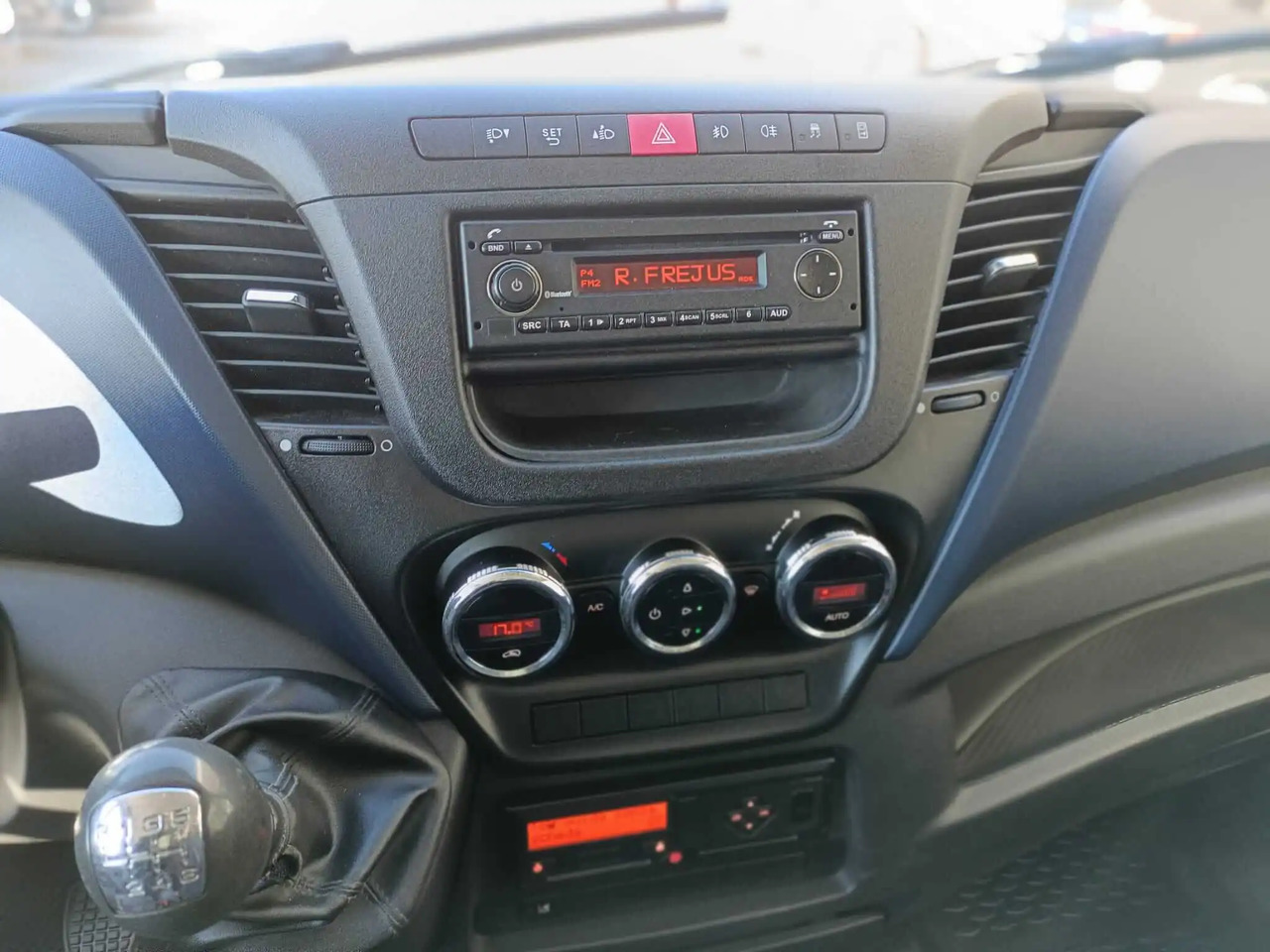 IVECO DAILY 60C18 RIBALTABILE CON GRU - Kippiauto kuorma-auto: kuva IVECO DAILY 60C18 RIBALTABILE CON GRU - Kippiauto kuorma-auto IVECO DAILY 60C18 RIBALTABILE CON GRU - Kippiauto kuorma-auto: kuva IVECO DAILY 60C18 RIBALTABILE CON GRU - Kippiauto kuorma-auto