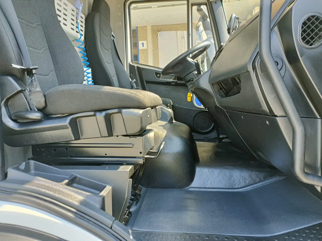 IVECO EUROCARGO 120E19P - Kuorma-auto alusta: kuva IVECO EUROCARGO 120E19P - Kuorma-auto alusta IVECO EUROCARGO 120E19P - Kuorma-auto alusta: kuva IVECO EUROCARGO 120E19P - Kuorma-auto alusta