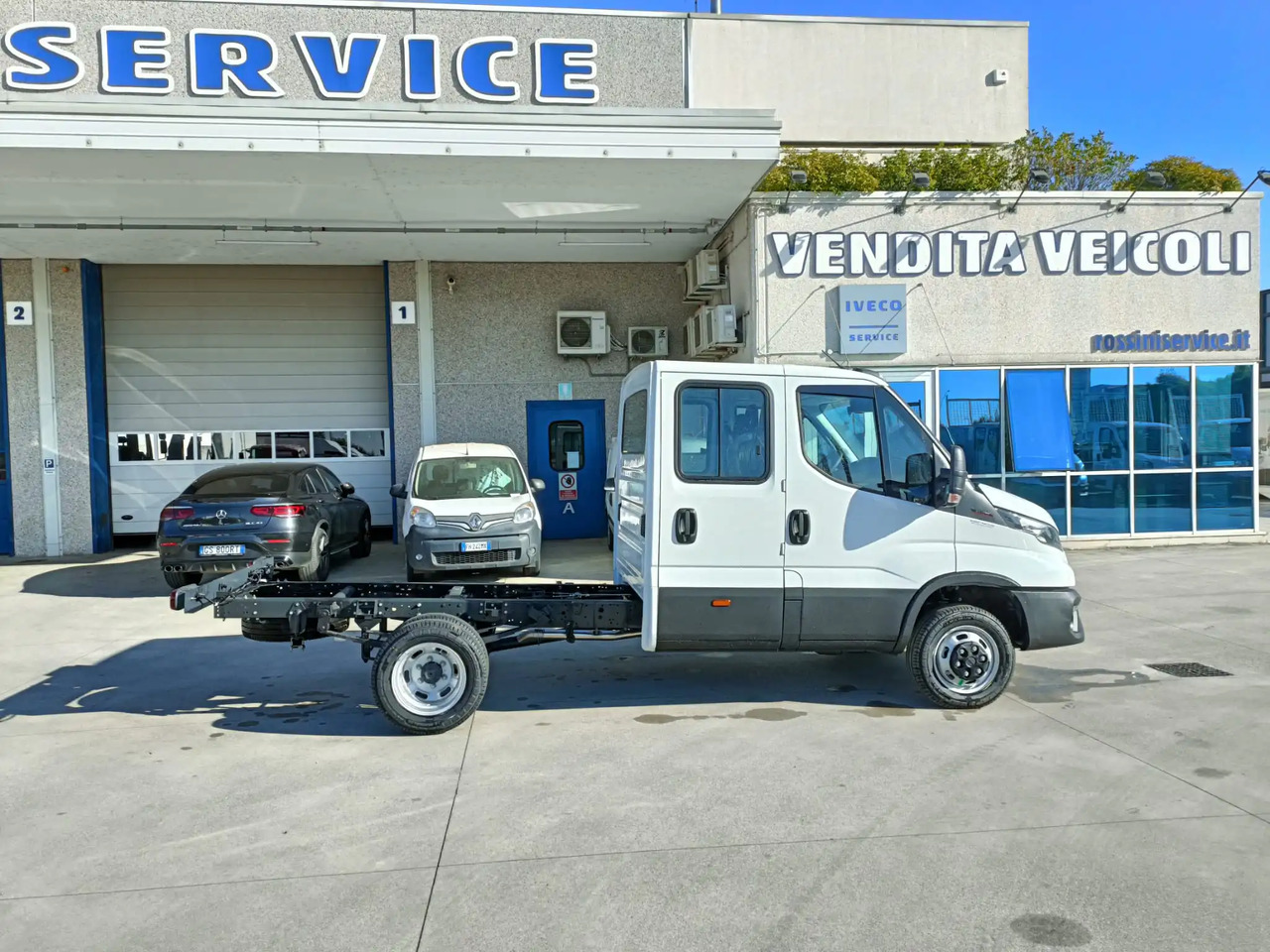 IVECO DAILY 35C16 DOPPIA CABINA 7 POSTI - Tavara-auto: kuva IVECO DAILY 35C16 DOPPIA CABINA 7 POSTI - Tavara-auto IVECO DAILY 35C16 DOPPIA CABINA 7 POSTI - Tavara-auto: kuva IVECO DAILY 35C16 DOPPIA CABINA 7 POSTI - Tavara-auto