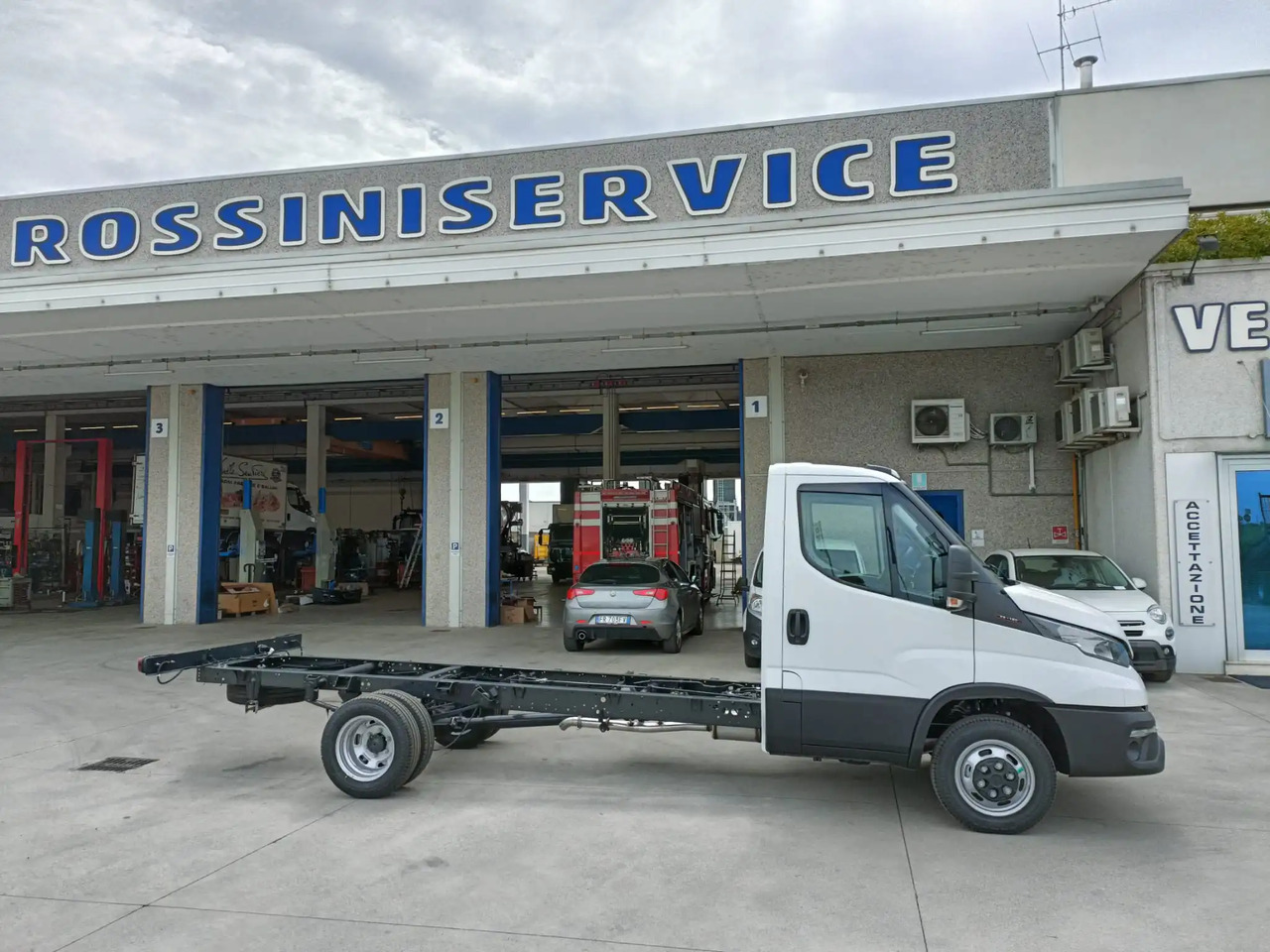IVECO DAILY 35C18 MOD. 2025 A TELAIO NUOVO - Tavara-auto: kuva IVECO DAILY 35C18 MOD. 2025 A TELAIO NUOVO - Tavara-auto IVECO DAILY 35C18 MOD. 2025 A TELAIO NUOVO - Tavara-auto: kuva IVECO DAILY 35C18 MOD. 2025 A TELAIO NUOVO - Tavara-auto