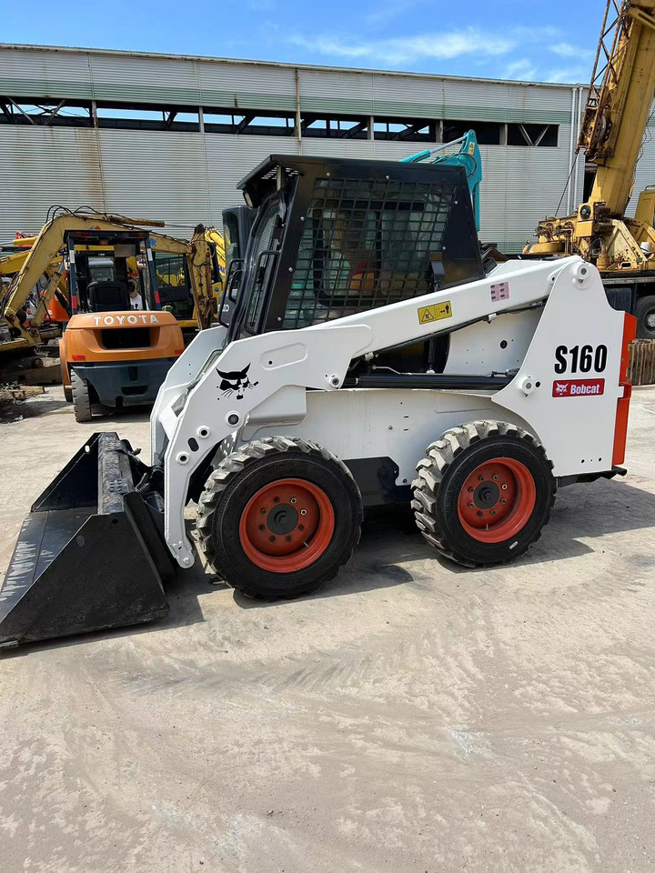 Bobcat S160 - Liukuohjattu kuormaaja: kuva Bobcat S160 - Liukuohjattu kuormaaja Bobcat S160 - Liukuohjattu kuormaaja: kuva Bobcat S160 - Liukuohjattu kuormaaja