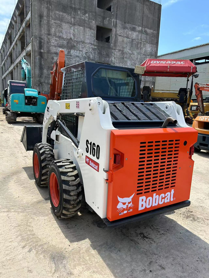 Bobcat S160 - Liukuohjattu kuormaaja: kuva Bobcat S160 - Liukuohjattu kuormaaja Bobcat S160 - Liukuohjattu kuormaaja: kuva Bobcat S160 - Liukuohjattu kuormaaja