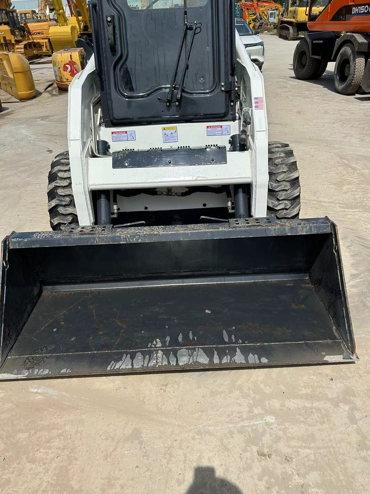 Bobcat S160 - Liukuohjattu kuormaaja: kuva Bobcat S160 - Liukuohjattu kuormaaja Bobcat S160 - Liukuohjattu kuormaaja: kuva Bobcat S160 - Liukuohjattu kuormaaja