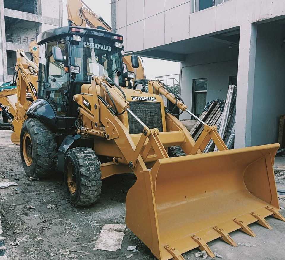 Caterpillar 430F - Kaivuri-trukki: kuva Caterpillar 430F - Kaivuri-trukki Caterpillar 430F - Kaivuri-trukki: kuva Caterpillar 430F - Kaivuri-trukki