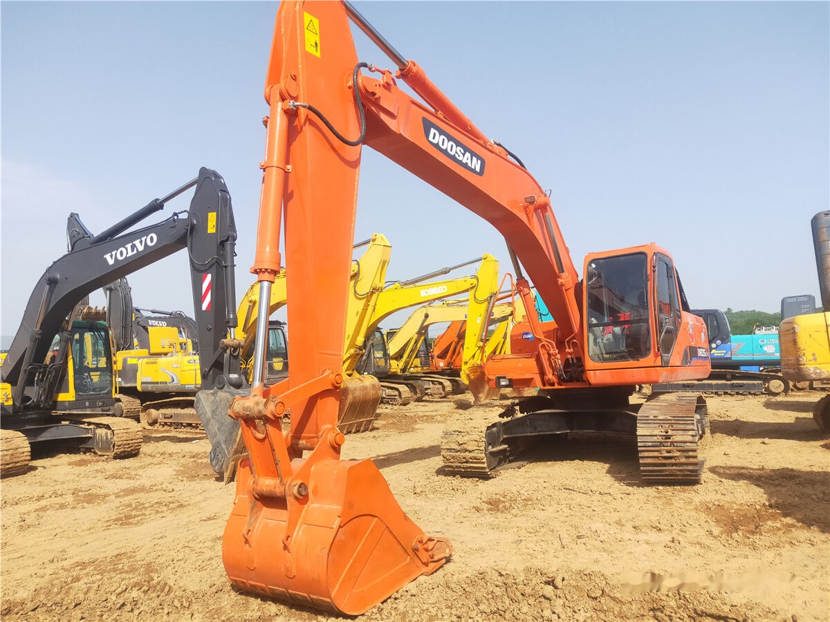 Leasing Doosan DH225 Doosan DH225: kuva Leasing Doosan DH225 Doosan DH225