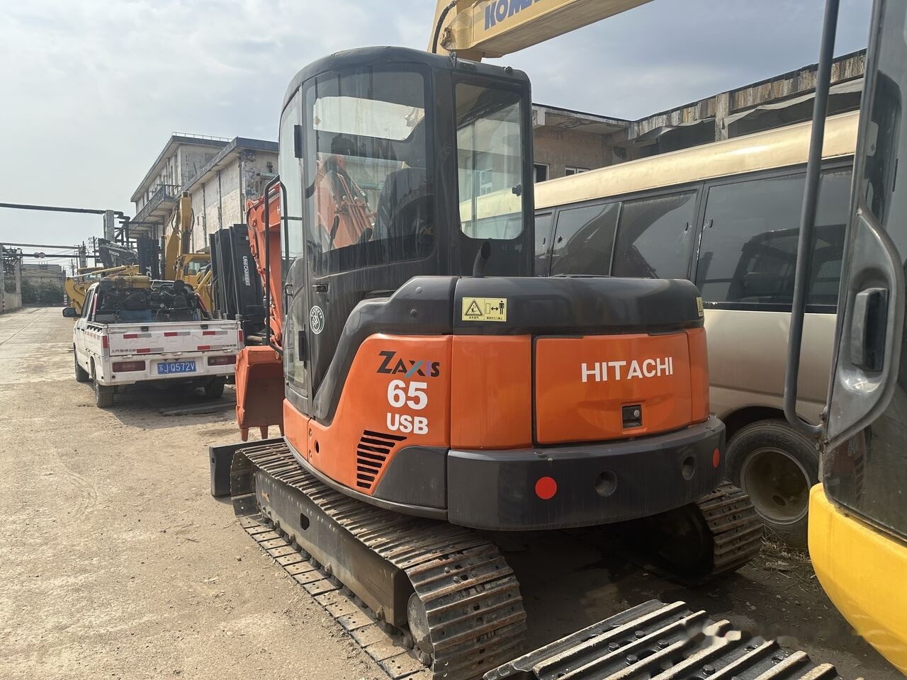 Hitachi ZX65 - Minikuormaaja: kuva Hitachi ZX65 - Minikuormaaja Hitachi ZX65 - Minikuormaaja: kuva Hitachi ZX65 - Minikuormaaja
