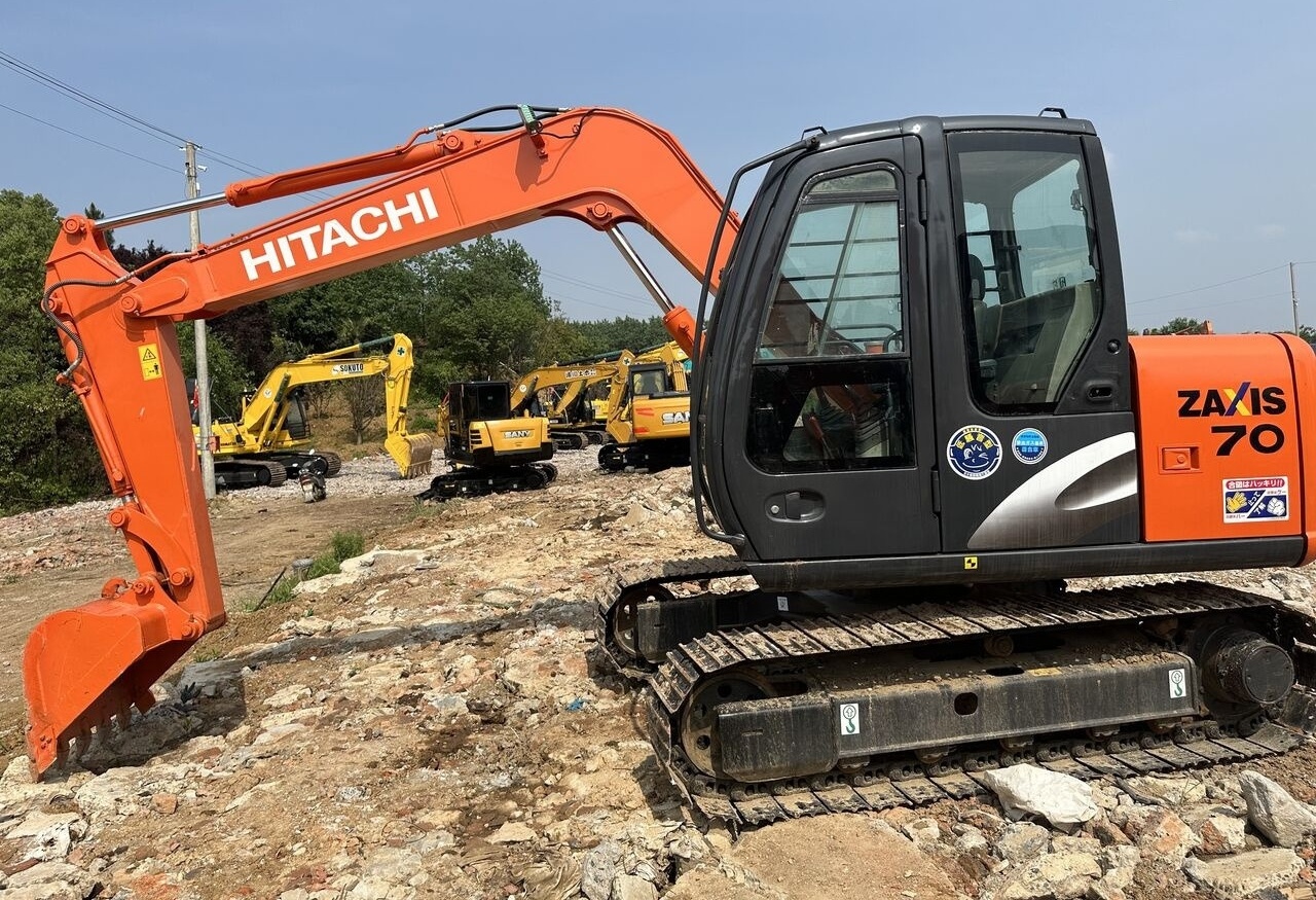 Hitachi ZX70 - Minikuormaaja: kuva Hitachi ZX70 - Minikuormaaja Hitachi ZX70 - Minikuormaaja: kuva Hitachi ZX70 - Minikuormaaja