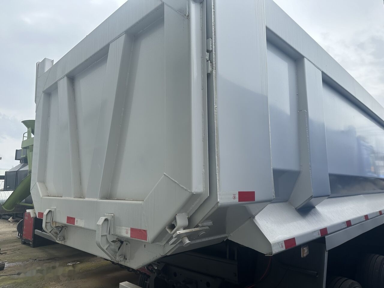 Howo - Kippiauto kuorma-auto: kuva Howo - Kippiauto kuorma-auto Howo - Kippiauto kuorma-auto: kuva Howo - Kippiauto kuorma-auto