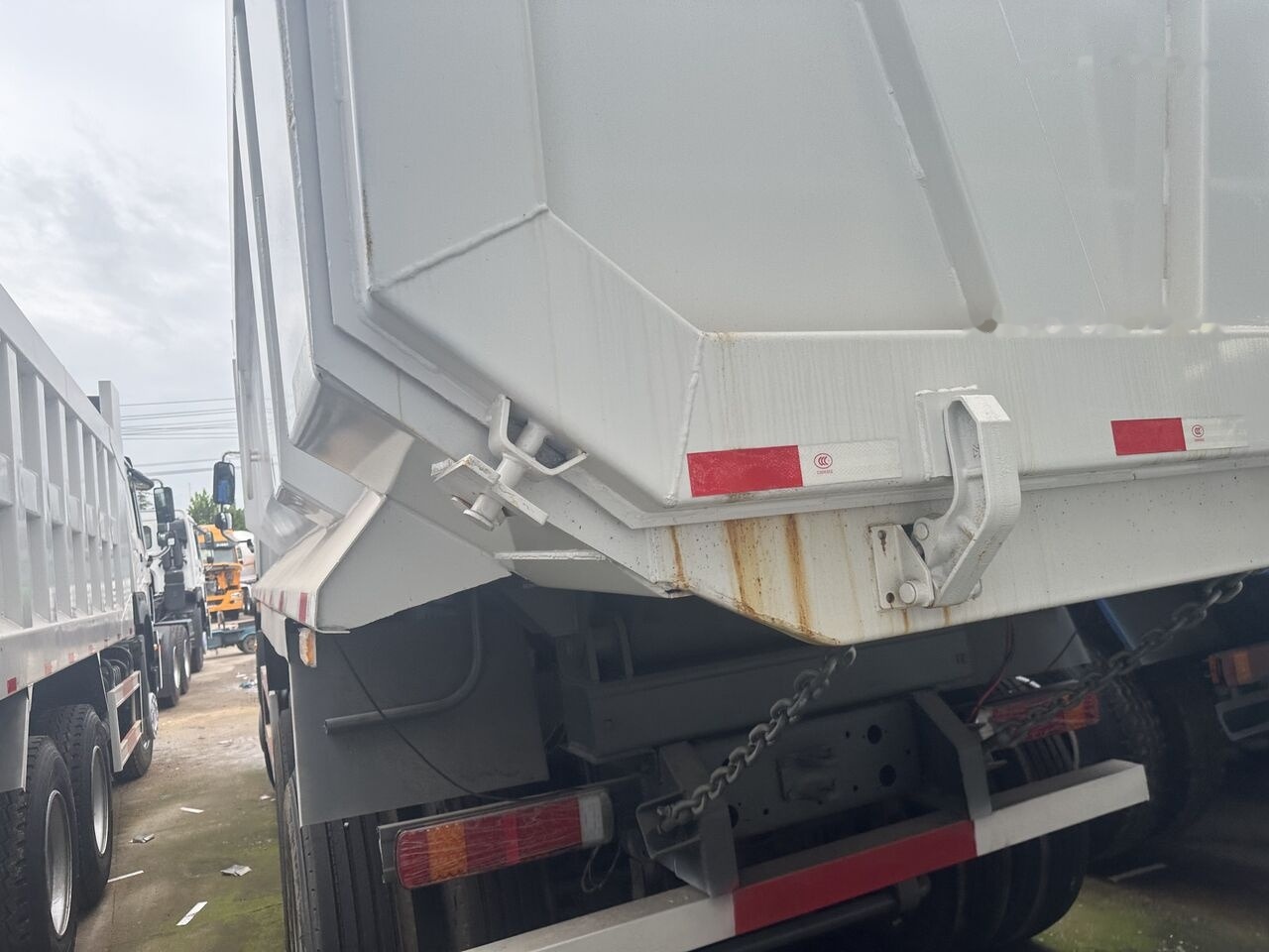 Howo - Kippiauto kuorma-auto: kuva Howo - Kippiauto kuorma-auto Howo - Kippiauto kuorma-auto: kuva Howo - Kippiauto kuorma-auto