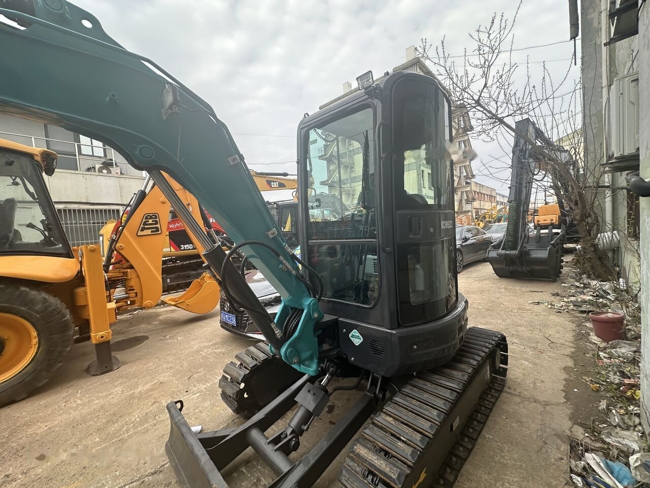 Kobelco SK35SR-5 - Minikuormaaja: kuva Kobelco SK35SR-5 - Minikuormaaja Kobelco SK35SR-5 - Minikuormaaja: kuva Kobelco SK35SR-5 - Minikuormaaja