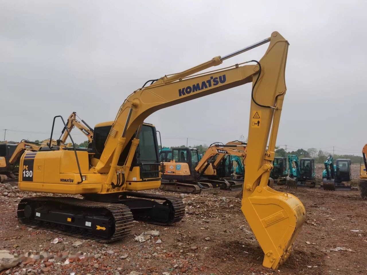 Komatsu PC130 - Telakaivukone: kuva Komatsu PC130 - Telakaivukone Komatsu PC130 - Telakaivukone: kuva Komatsu PC130 - Telakaivukone