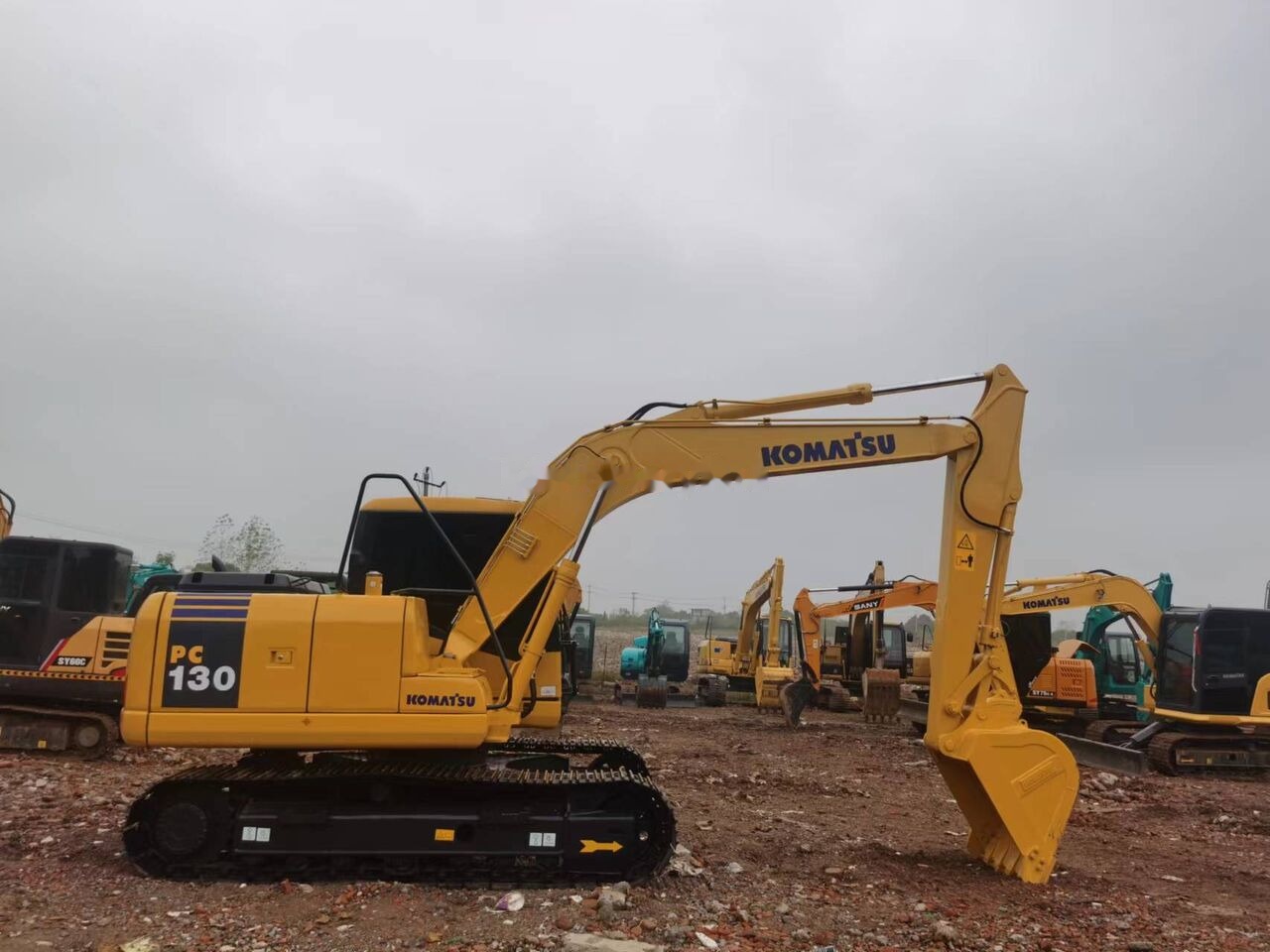 Komatsu PC130 - Telakaivukone: kuva Komatsu PC130 - Telakaivukone Komatsu PC130 - Telakaivukone: kuva Komatsu PC130 - Telakaivukone