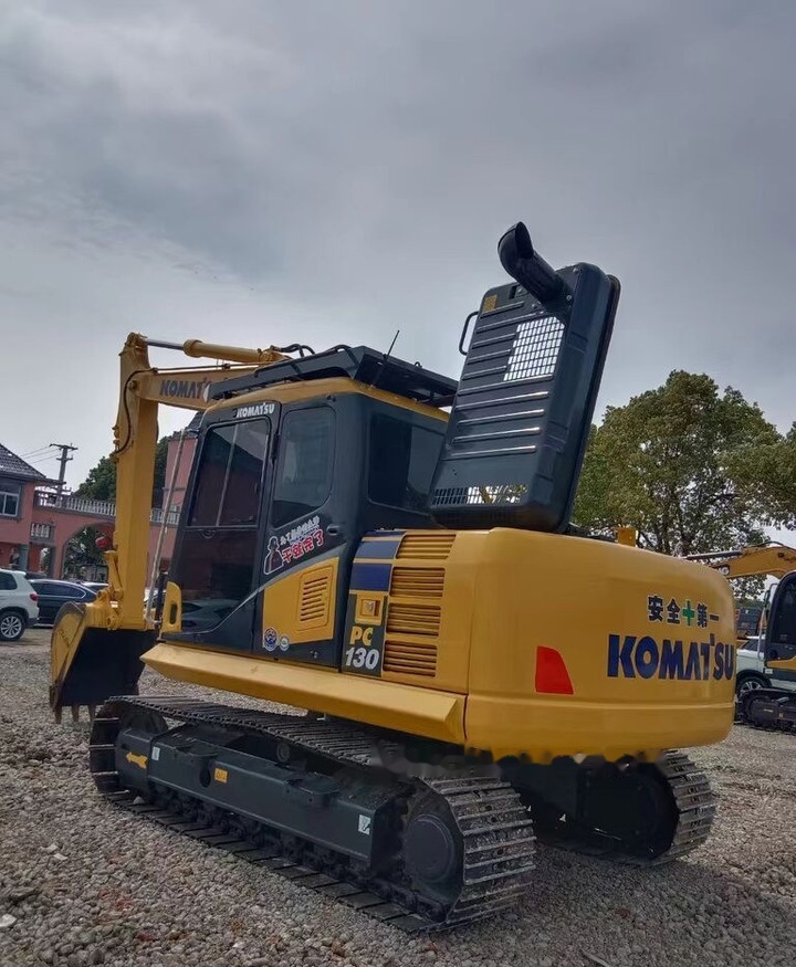 Komatsu PC130 - Telakaivukone: kuva Komatsu PC130 - Telakaivukone Komatsu PC130 - Telakaivukone: kuva Komatsu PC130 - Telakaivukone