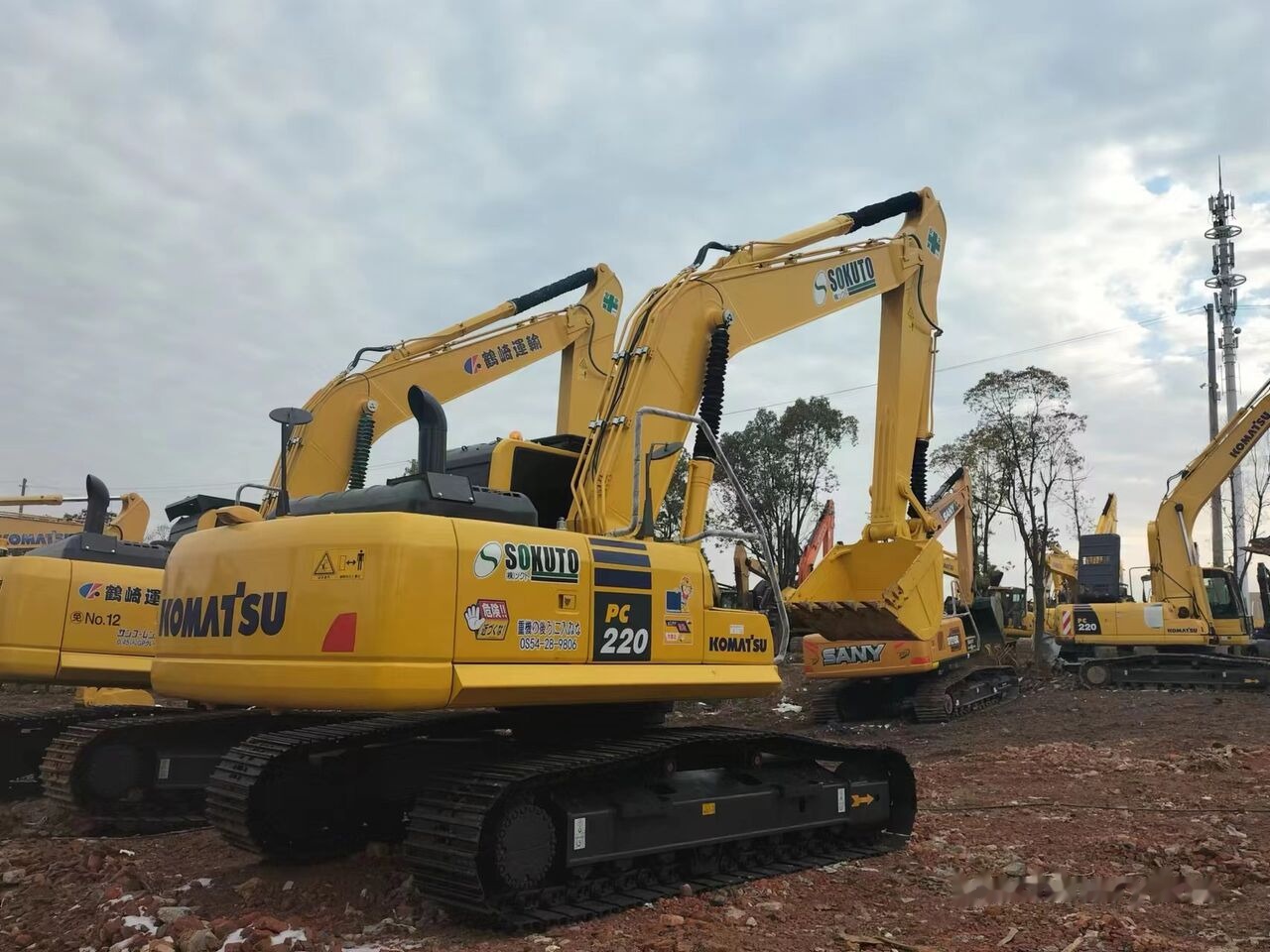 Komatsu PC220-8 - Telakaivukone: kuva Komatsu PC220-8 - Telakaivukone Komatsu PC220-8 - Telakaivukone: kuva Komatsu PC220-8 - Telakaivukone