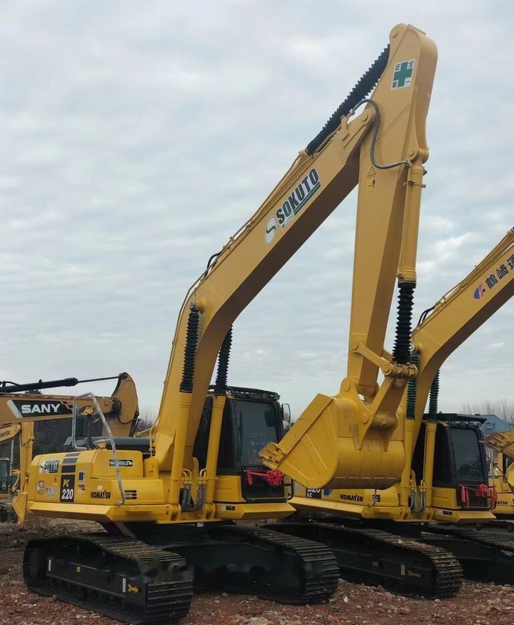 Komatsu PC220-8 - Telakaivukone: kuva Komatsu PC220-8 - Telakaivukone Komatsu PC220-8 - Telakaivukone: kuva Komatsu PC220-8 - Telakaivukone