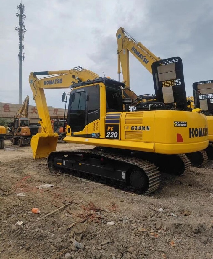 Komatsu PC220-8 - Telakaivukone: kuva Komatsu PC220-8 - Telakaivukone Komatsu PC220-8 - Telakaivukone: kuva Komatsu PC220-8 - Telakaivukone