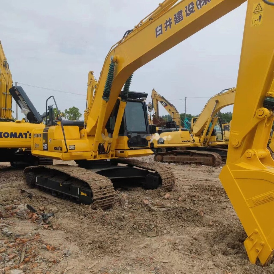 Komatsu PC220-8 - Telakaivukone: kuva Komatsu PC220-8 - Telakaivukone Komatsu PC220-8 - Telakaivukone: kuva Komatsu PC220-8 - Telakaivukone