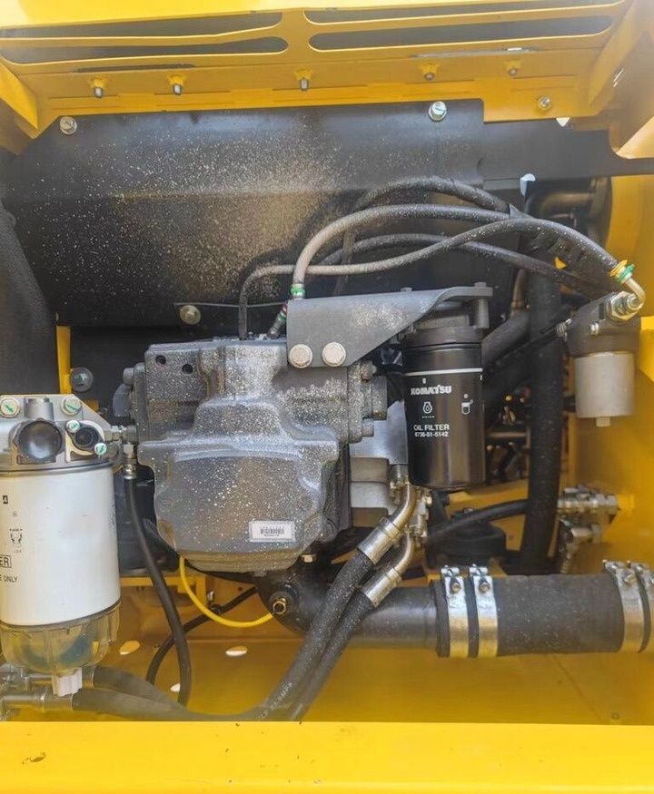 Komatsu PC220-8 - Telakaivukone: kuva Komatsu PC220-8 - Telakaivukone Komatsu PC220-8 - Telakaivukone: kuva Komatsu PC220-8 - Telakaivukone