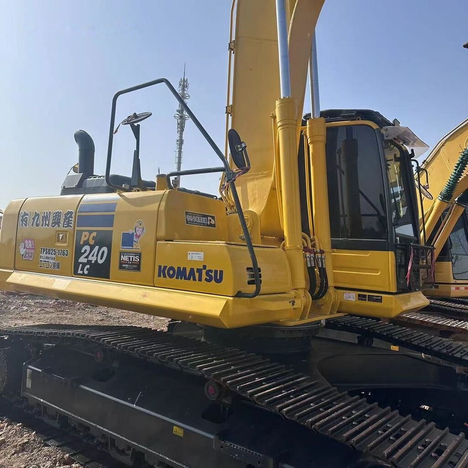 Komatsu PC240-8 - Telakaivukone: kuva Komatsu PC240-8 - Telakaivukone Komatsu PC240-8 - Telakaivukone: kuva Komatsu PC240-8 - Telakaivukone