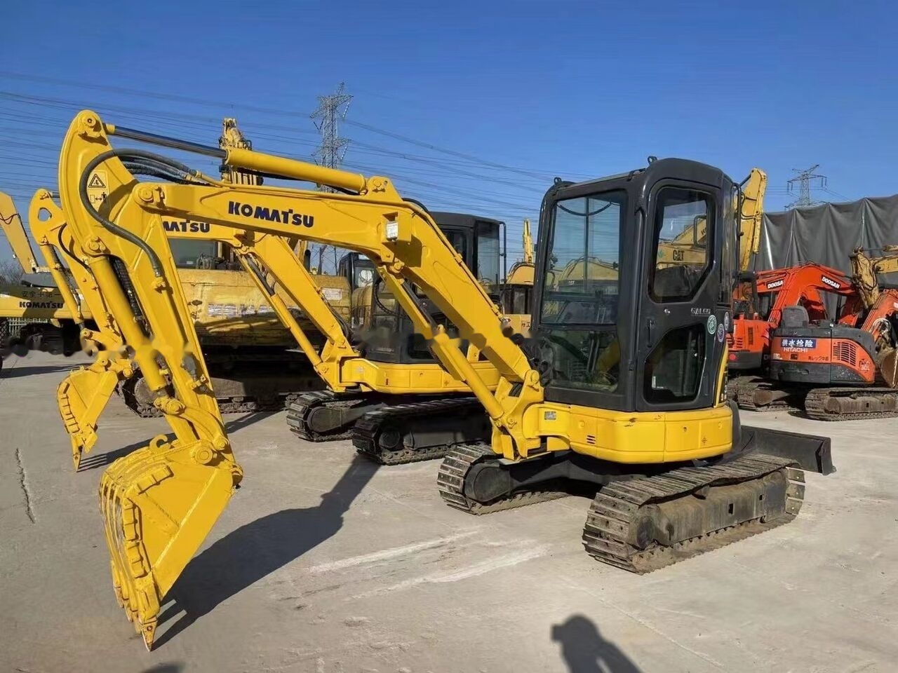 Komatsu PC35 - Minikuormaaja: kuva Komatsu PC35 - Minikuormaaja Komatsu PC35 - Minikuormaaja: kuva Komatsu PC35 - Minikuormaaja
