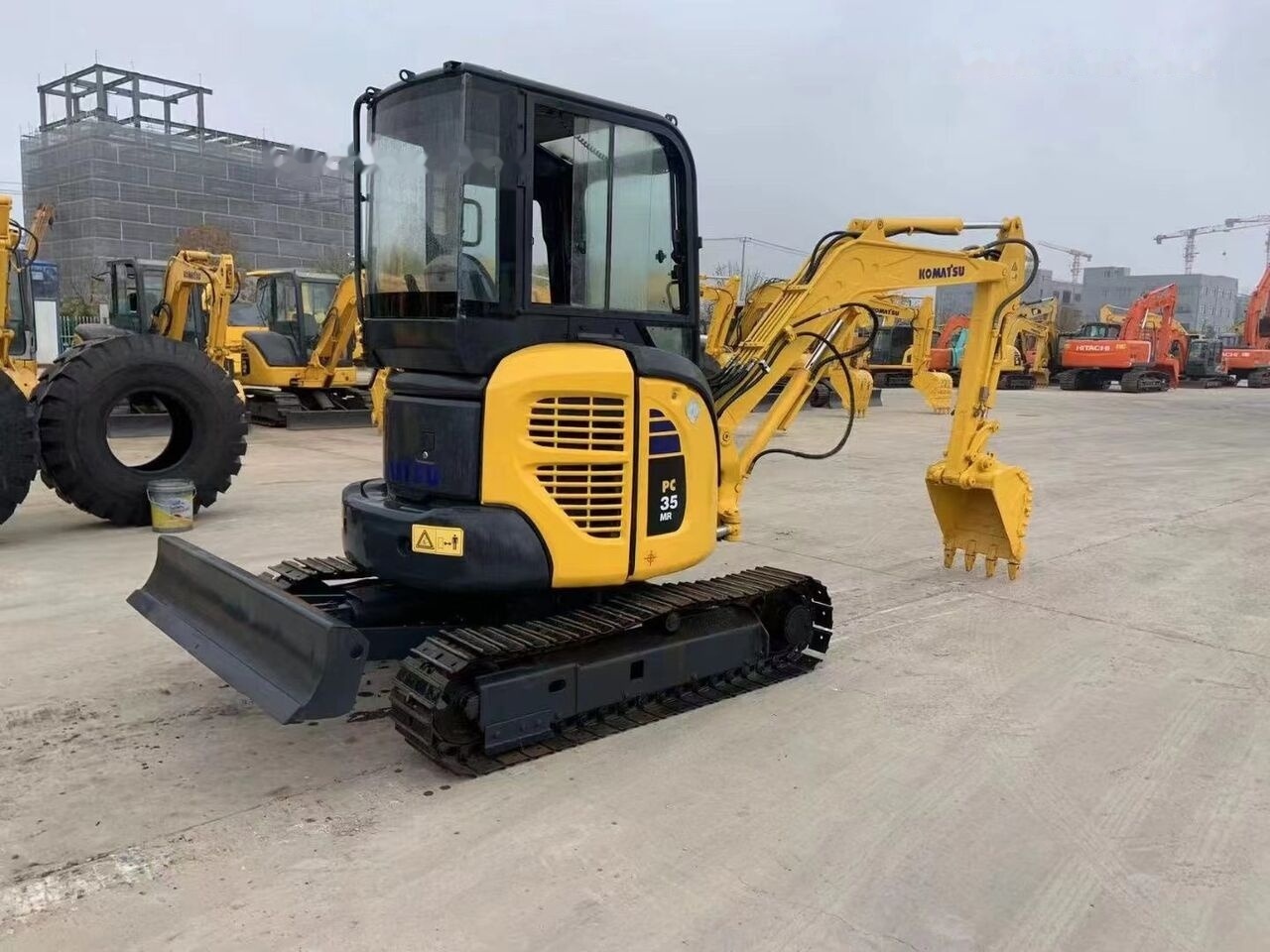 Komatsu PC35 - Minikuormaaja: kuva Komatsu PC35 - Minikuormaaja Komatsu PC35 - Minikuormaaja: kuva Komatsu PC35 - Minikuormaaja