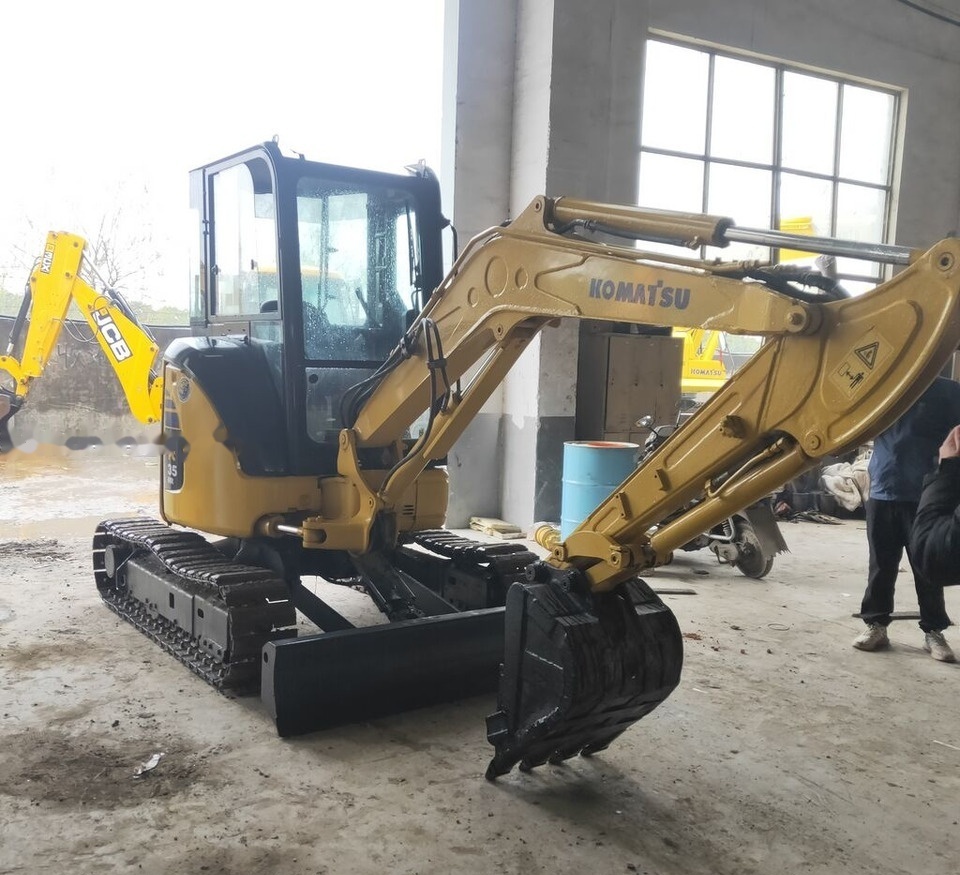 Komatsu PC35 - Minikuormaaja: kuva Komatsu PC35 - Minikuormaaja Komatsu PC35 - Minikuormaaja: kuva Komatsu PC35 - Minikuormaaja