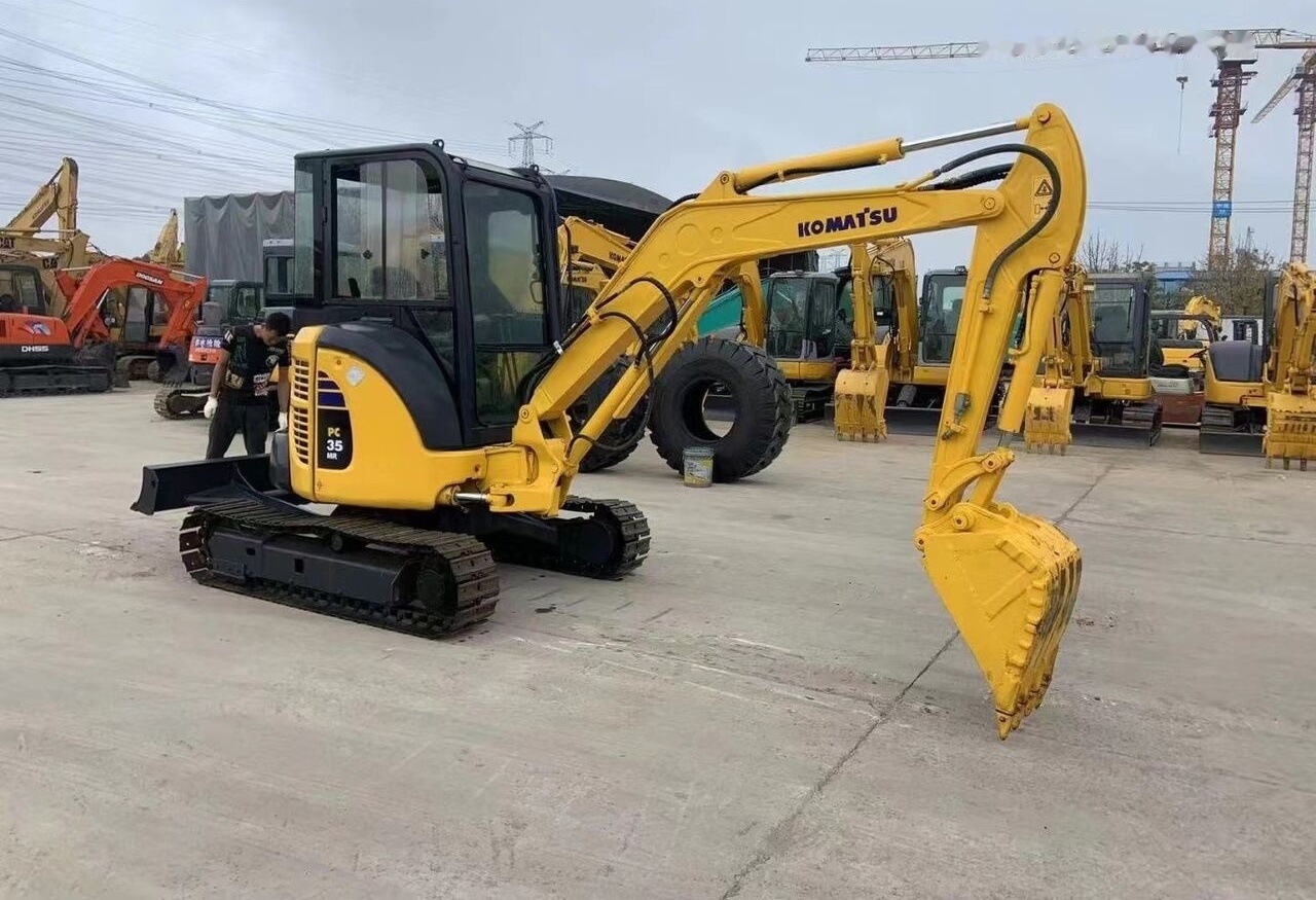Komatsu PC35 - Minikuormaaja: kuva Komatsu PC35 - Minikuormaaja Komatsu PC35 - Minikuormaaja: kuva Komatsu PC35 - Minikuormaaja