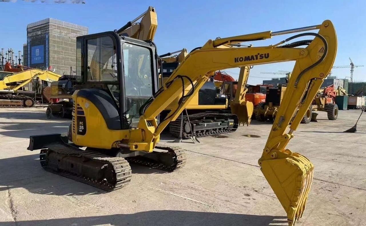 Komatsu PC35 - Minikuormaaja: kuva Komatsu PC35 - Minikuormaaja Komatsu PC35 - Minikuormaaja: kuva Komatsu PC35 - Minikuormaaja