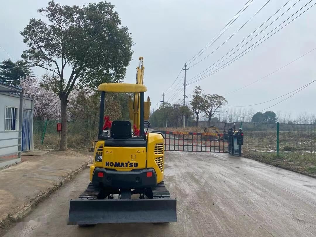 Komatsu PC35 - Minikuormaaja: kuva Komatsu PC35 - Minikuormaaja Komatsu PC35 - Minikuormaaja: kuva Komatsu PC35 - Minikuormaaja