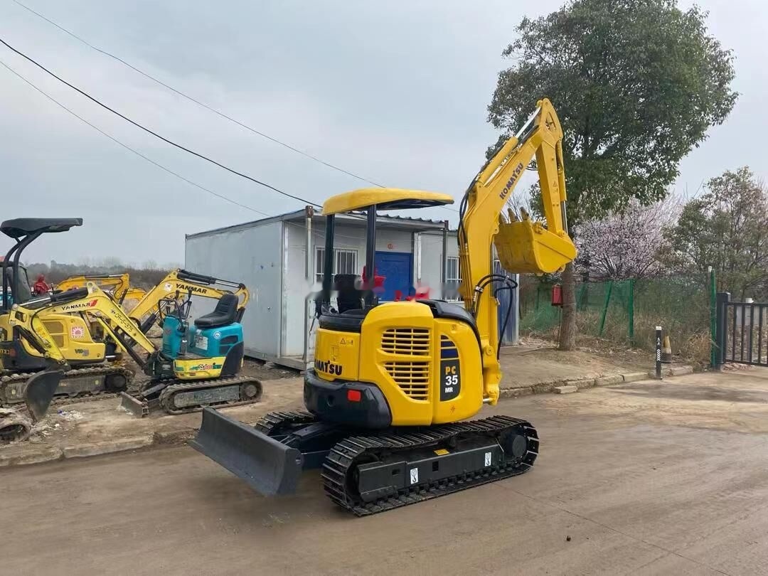 Komatsu PC35 - Minikuormaaja: kuva Komatsu PC35 - Minikuormaaja Komatsu PC35 - Minikuormaaja: kuva Komatsu PC35 - Minikuormaaja