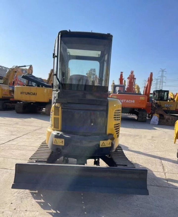 Minikuormaaja Komatsu PC35: kuva Minikuormaaja Komatsu PC35