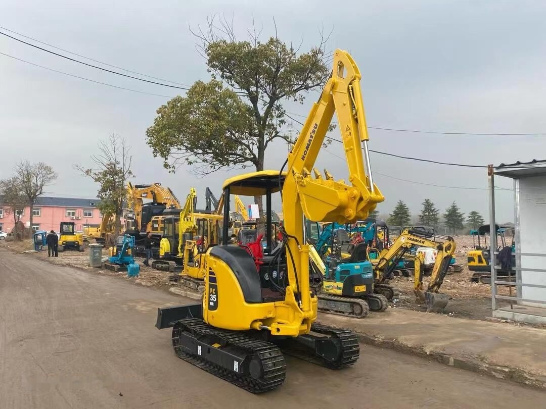 Komatsu PC35 - Minikuormaaja: kuva Komatsu PC35 - Minikuormaaja Komatsu PC35 - Minikuormaaja: kuva Komatsu PC35 - Minikuormaaja
