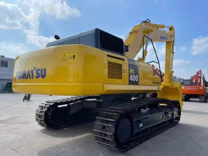 Komatsu PC400 - Telakaivukone: kuva Komatsu PC400 - Telakaivukone Komatsu PC400 - Telakaivukone: kuva Komatsu PC400 - Telakaivukone