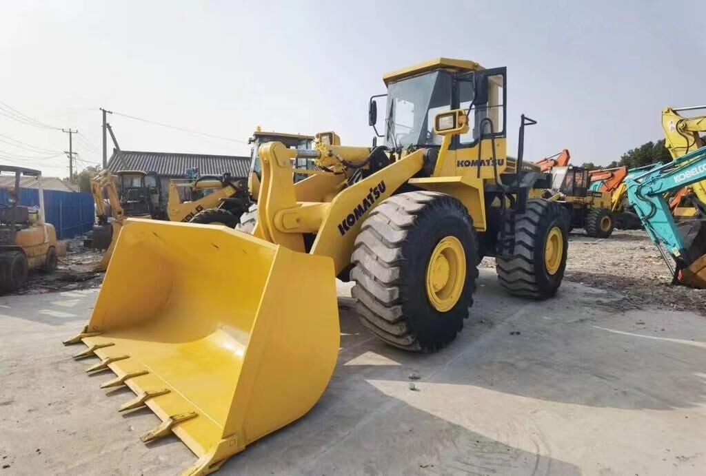 Komatsu WA470-3 - Pyöräkuormaaja: kuva Komatsu WA470-3 - Pyöräkuormaaja Komatsu WA470-3 - Pyöräkuormaaja: kuva Komatsu WA470-3 - Pyöräkuormaaja