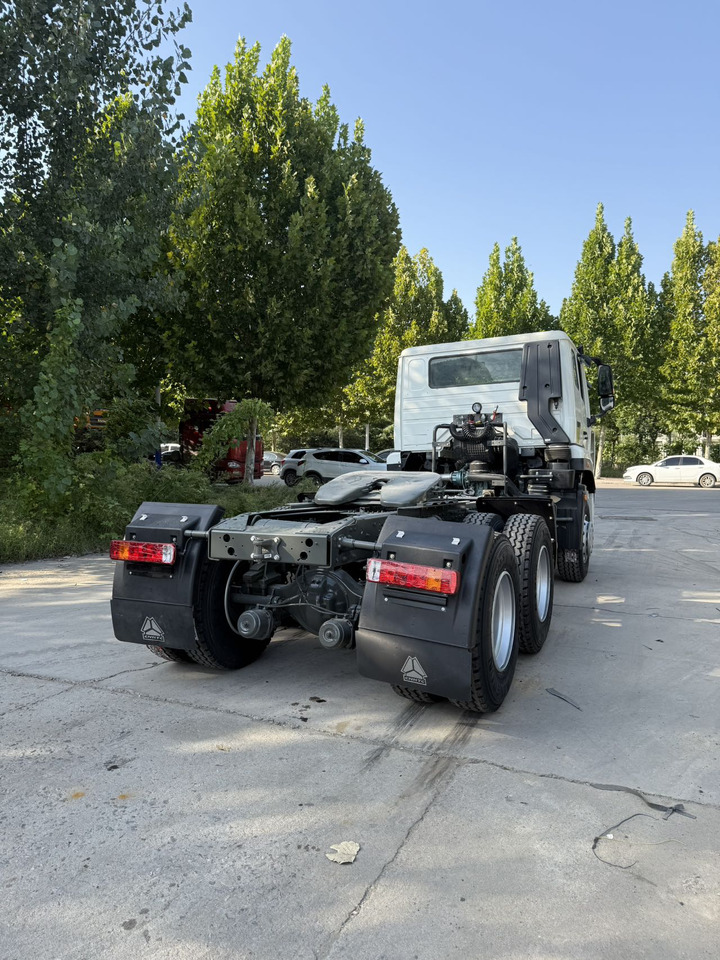 HOWO 6x4 - Vetopöytäauto: kuva HOWO 6x4 - Vetopöytäauto HOWO 6x4 - Vetopöytäauto: kuva HOWO 6x4 - Vetopöytäauto