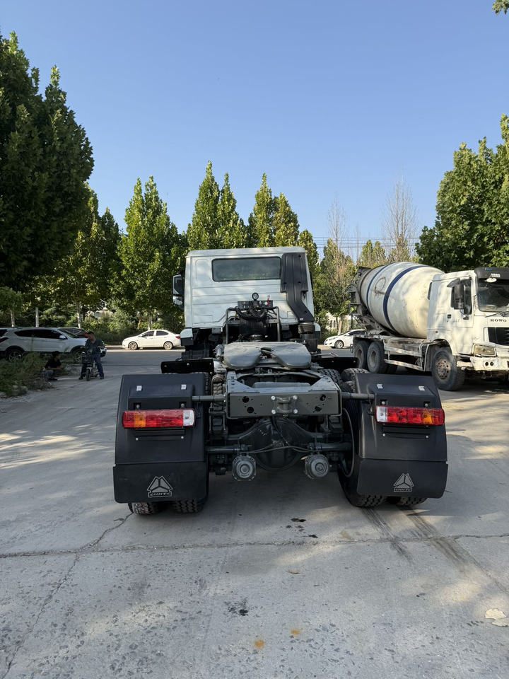 HOWO 6x4 - Vetopöytäauto: kuva HOWO 6x4 - Vetopöytäauto HOWO 6x4 - Vetopöytäauto: kuva HOWO 6x4 - Vetopöytäauto