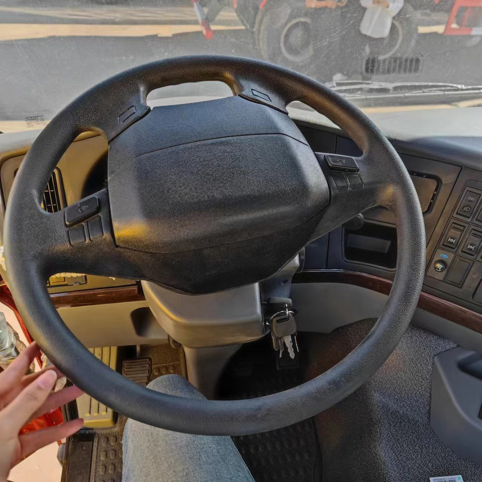 Vetopöytäauto Howo Brandnew unused 371 6X4: kuva Vetopöytäauto Howo Brandnew unused 371 6X4 Vetopöytäauto Howo Brandnew unused 371 6X4: kuva Vetopöytäauto Howo Brandnew unused 371 6X4