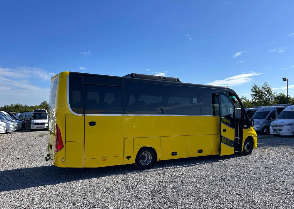 Iveco Daily - Minibussi, Pikkubussi: kuva  Iveco Daily - Minibussi, Pikkubussi Iveco Daily - Minibussi, Pikkubussi: kuva  Iveco Daily - Minibussi, Pikkubussi