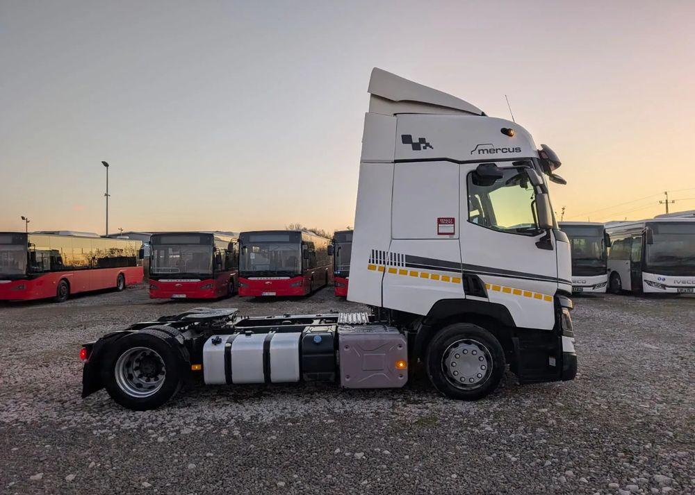 Renault T440 - Vetopöytäauto: kuva Renault T440 - Vetopöytäauto Renault T440 - Vetopöytäauto: kuva Renault T440 - Vetopöytäauto