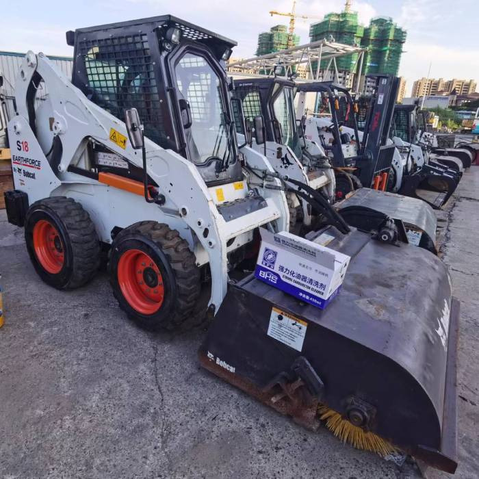 BOBCAT S18 - Liukuohjattu kuormaaja: kuva BOBCAT S18 - Liukuohjattu kuormaaja BOBCAT S18 - Liukuohjattu kuormaaja: kuva BOBCAT S18 - Liukuohjattu kuormaaja
