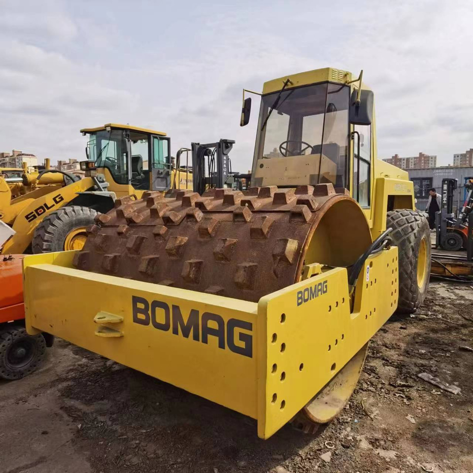BOMAG BW217D-2 - Tiivistyskone: kuva BOMAG BW217D-2 - Tiivistyskone BOMAG BW217D-2 - Tiivistyskone: kuva BOMAG BW217D-2 - Tiivistyskone