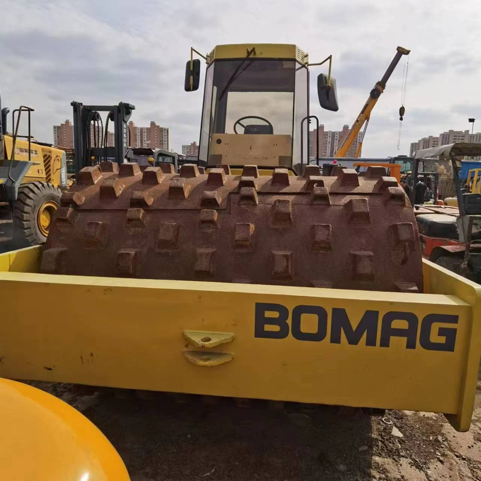 BOMAG BW217D-2 - Tiivistyskone: kuva BOMAG BW217D-2 - Tiivistyskone BOMAG BW217D-2 - Tiivistyskone: kuva BOMAG BW217D-2 - Tiivistyskone