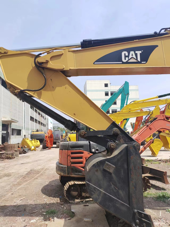 CATERPILLAR 325C - Telakaivukone: kuva CATERPILLAR 325C - Telakaivukone CATERPILLAR 325C - Telakaivukone: kuva CATERPILLAR 325C - Telakaivukone