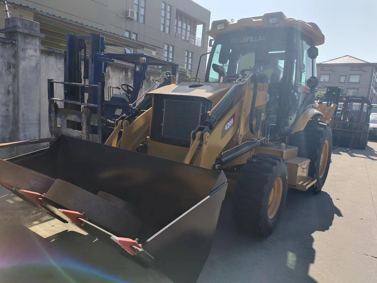 CATERPILLAR 420f - Kaivuri-trukki: kuva CATERPILLAR 420f - Kaivuri-trukki CATERPILLAR 420f - Kaivuri-trukki: kuva CATERPILLAR 420f - Kaivuri-trukki